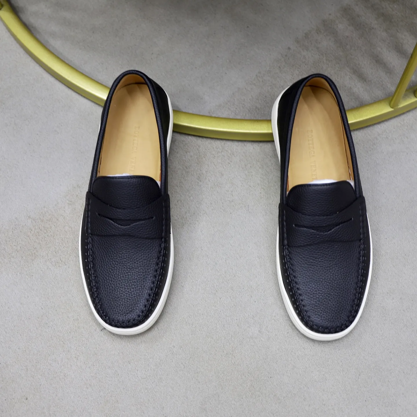Men's shoes: 480💰BOTTEG* VENET* - high-end boutique Size: 38-44 (45 customized) BV new product, calfskin surface, water-dyed cowhide lining, classic style and contemporary fashion temperament harmoniously blend, rubber soles are light and flexible, water-dyed cowhide lining!